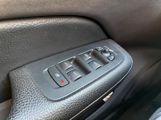 Volvo S60 2.0 B4 Inscription | Stoelverwarming voor + achter | Volvo on Call | Standkachel | Parkeercamera | Harman/Kardon | Stuurwiel verwarming |