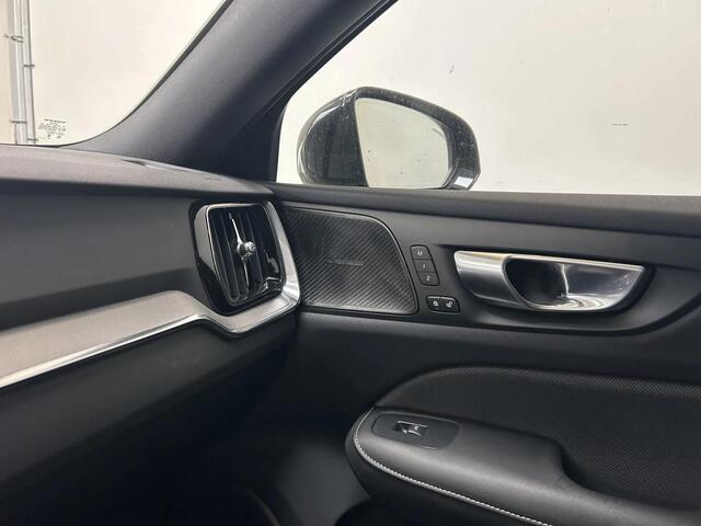 Volvo S60 Recharge T6 AWD Plus Dark | Plug-In Hybride (PHEV) | Panoramadak | Sportstoelen | Harman Kardon Audio | Stoel- en Stuurverwarming | Lichtmetalen Velgen 19 inch | BLIS | Navigatie | Apple Carplay | Android Auto