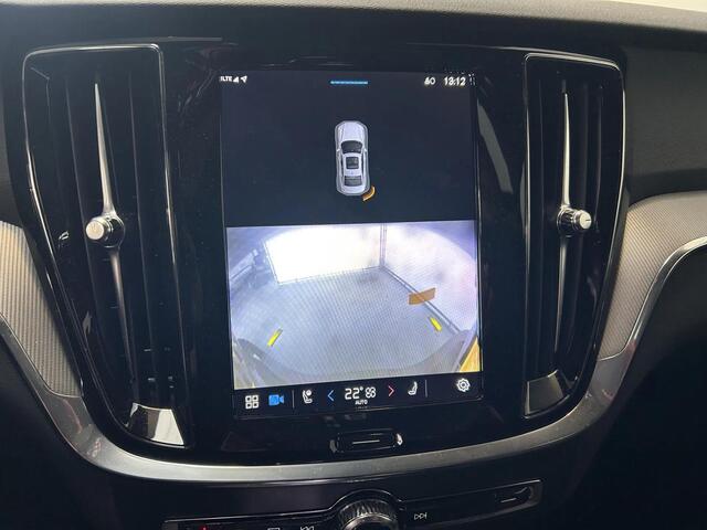 Volvo S60 Recharge T6 AWD Plus Dark | Plug-In Hybride (PHEV) | Panoramadak | Sportstoelen | Harman Kardon Audio | Stoel- en Stuurverwarming | Lichtmetalen Velgen 19 inch | BLIS | Navigatie | Apple Carplay | Android Auto