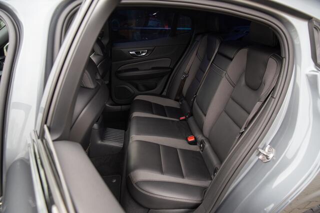 Volvo S60 2.0 T8 AWD Twin Engine R-Design , Panoramadak, Harman/Kardon, Head-up display, Trekhaak,