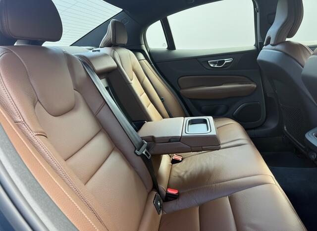 Volvo S60 2.0T B3 Mild-hybrid Aut, R-design | Navi & CarPlay * 2e Paasdag vanaf 10u geopend!