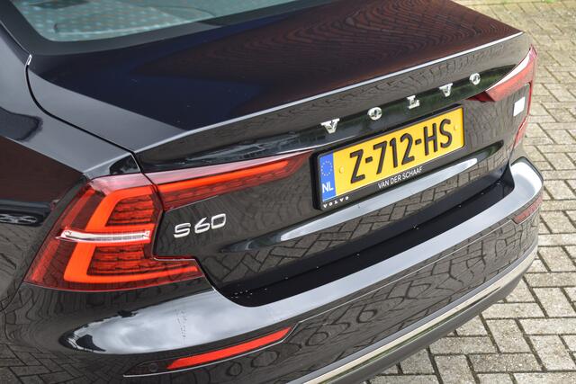 Volvo S60 T6 Recharge 350PK AWD Ultimate Bright | Bowers en Wilkins | Trekhaak | Rondomzicht camera | Massage functie voorstoelen