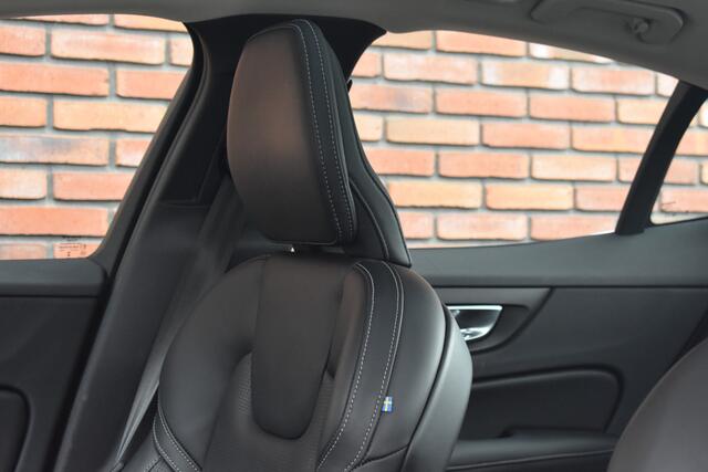Volvo S60 T6 Recharge 350PK AWD Ultimate Bright | Bowers en Wilkins | Trekhaak | Rondomzicht camera | Massage functie voorstoelen