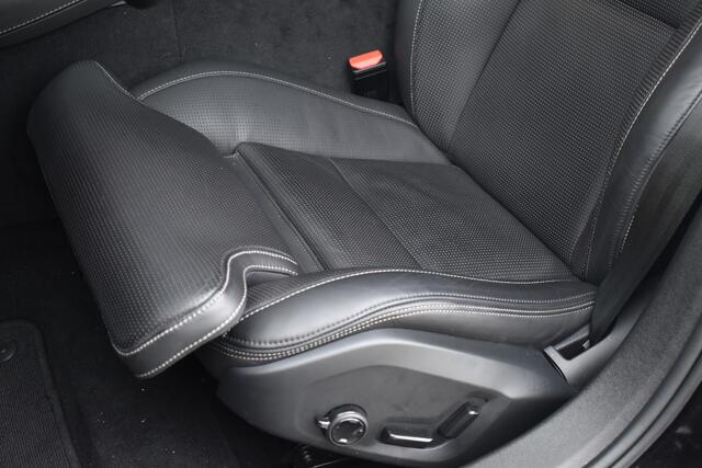 Volvo S60 T6 Recharge 350PK AWD Ultimate Bright | Bowers en Wilkins | Trekhaak | Rondomzicht camera | Massage functie voorstoelen