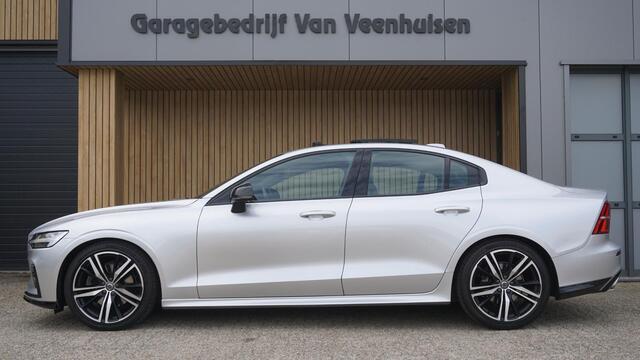 Volvo S60 2.0 163pk B3 R-Design & Style-Pack Pano.Dak *Black Style* Leder ACC Virtual Cockpit BLIS 19inch LM Stoel/Stuurwiel V.W. *NL auto* Unieke staat!