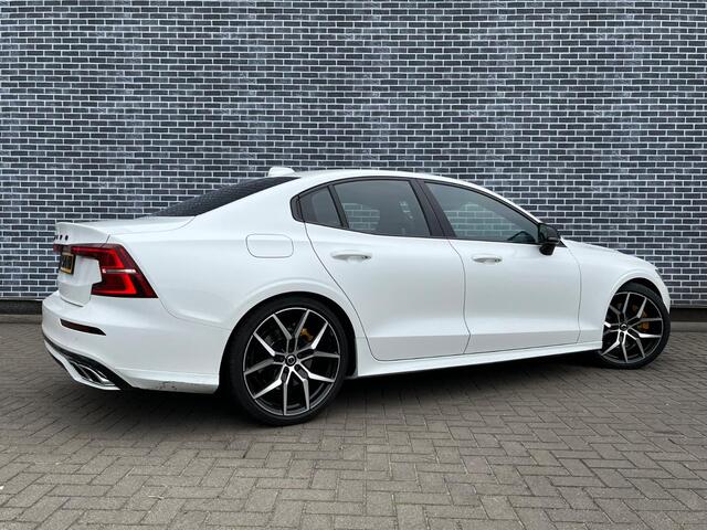 Volvo S60 2.0 B5 R-Design | Panoramadak | Harman Kardon Audio | Achteruitrijcamera | Parkeersensoren | Keyless Entry | Elektrische Achterklep | Elektrisch Verstelbare Voorstoelen | Stoelverwarming | Cruise Control Adaptief | BLIS | Navigatie | Apple Carplay | Android Auto