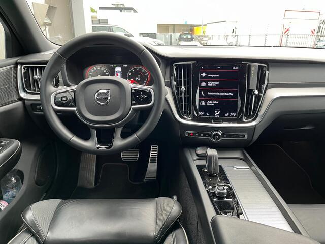 Volvo S60 2.0 B5 R-Design | Panoramadak | Harman Kardon Audio | Achteruitrijcamera | Parkeersensoren | Keyless Entry | Elektrische Achterklep | Elektrisch Verstelbare Voorstoelen | Stoelverwarming | Cruise Control Adaptief | BLIS | Navigatie | Apple Carplay | Android Auto