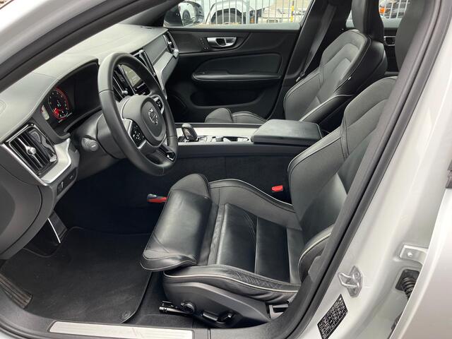 Volvo S60 2.0 B5 R-Design | Panoramadak | Harman Kardon Audio | Achteruitrijcamera | Parkeersensoren | Keyless Entry | Elektrische Achterklep | Elektrisch Verstelbare Voorstoelen | Stoelverwarming | Cruise Control Adaptief | BLIS | Navigatie | Apple Carplay | Android Auto