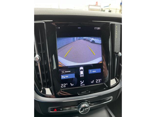 Volvo S60 2.0 B5 R-Design | Panoramadak | Harman Kardon Audio | Achteruitrijcamera | Parkeersensoren | Keyless Entry | Elektrische Achterklep | Elektrisch Verstelbare Voorstoelen | Stoelverwarming | Cruise Control Adaptief | BLIS | Navigatie | Apple Carplay | Android Auto