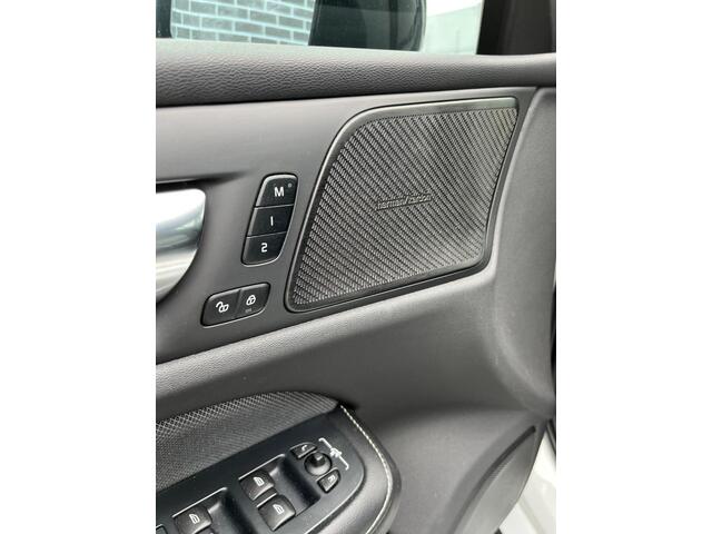 Volvo S60 2.0 B5 R-Design | Panoramadak | Harman Kardon Audio | Achteruitrijcamera | Parkeersensoren | Keyless Entry | Elektrische Achterklep | Elektrisch Verstelbare Voorstoelen | Stoelverwarming | Cruise Control Adaptief | BLIS | Navigatie | Apple Carplay | Android Auto