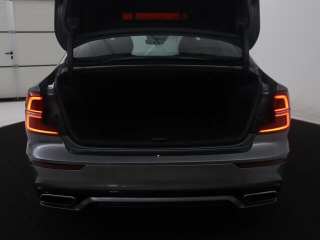 Volvo S60 2.0 T4 R-Design | Stoelverwarming | LED | Navigatie | Camera |