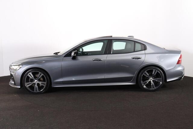 Volvo S60 T4 R-Design - Panorama/schuifdak - Parkeercamera achter - Verwarmde voorstoelen & achterbank - Parkeersensoren voor & achter - Elektr. bedienb. voorstoelen met geheugen links - Head up display - Cruise control - Inklapbare trekhaak - 19' LMV