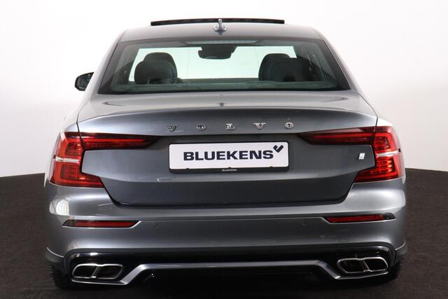 Volvo S60 T4 R-Design - Panorama/schuifdak - Parkeercamera achter - Verwarmde voorstoelen & achterbank - Parkeersensoren voor & achter - Elektr. bedienb. voorstoelen met geheugen links - Head up display - Cruise control - Inklapbare trekhaak - 19' LMV