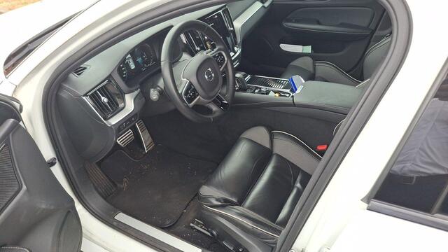 Volvo S60 Recharge T6 AWD R-Design | Trekhaak | 19 Inch Velgen | Power Seats | Harman / Kardon |