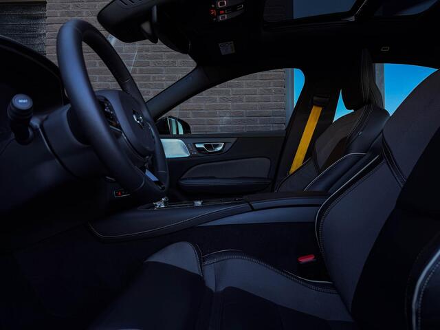 Volvo S60 2.0 T8 AWD Polestar | Pano | 20"| B&W | HUD | Blis | Topv. | Pilot |