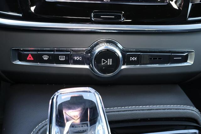 Volvo S90 T8 Recharge AWD Ultimate Dark - LONG RANGE - Luchtvering - Schuif/kanteldak - IntelliSafe Assist & Surround - 360º Camera - Bowers & Wilkins audio - Verwarmde voorstoelen, stuur & achterbank - Parkeersensoren voor & achter - Elektr. bedienb. voorstoelen m