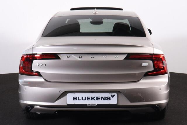 Volvo S90 T8 AWD Plus Dark - LONG RANGE - Luchtvering - Schuif/kanteldak - IntelliSafe Assist & Surround - 360º Camera - Adaptieve LED koplampen - Verwarmde voorstoelen, stuur & achterbank - Parkeersensoren voor & achter - Elektr. bedienb. voorstoelen met geheugen 