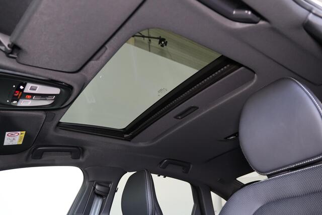 Volvo S90 T8 AWD Plus Dark - LONG RANGE - Luchtvering - Schuif/kanteldak - IntelliSafe Assist & Surround - 360º Camera - Adaptieve LED koplampen - Verwarmde voorstoelen, stuur & achterbank - Parkeersensoren voor & achter - Elektr. bedienb. voorstoelen met geheugen 