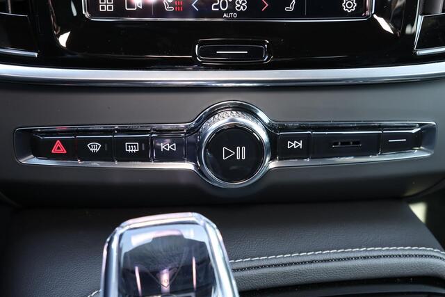 Volvo S90 T8 AWD Plus Dark - LONG RANGE - Luchtvering - Schuif/kanteldak - IntelliSafe Assist & Surround - 360º Camera - Adaptieve LED koplampen - Verwarmde voorstoelen, stuur & achterbank - Parkeersensoren voor & achter - Elektr. bedienb. voorstoelen met geheugen 