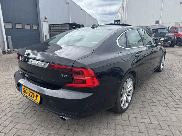 Volvo S90 2.0 T5 Momentum 2018 Schuifdak Lichte Schade