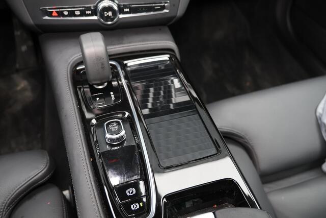 Volvo S90 T8 AWD Ultra Bright - Schuif/kanteldak - IntelliSafe Assist & Surround - 360º Camera - Bowers & Wilkins audio - Adaptieve LED koplampen - Verwarmde voorstoelen, stuur & achterbank - Parkeersensoren voor & achter - Elektr. bedienb. voorstoelen met geheugen