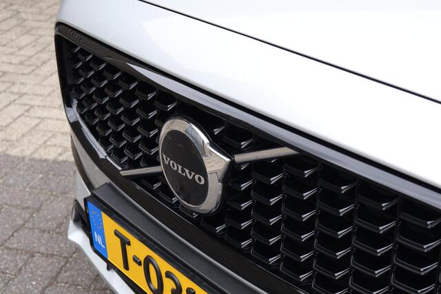 Volvo S90 T8 AWD R-Design | Luchtvering | Schuif/kantel-dak | Gelaagd Glas | 360 Camera | Elektr. trekhaak |