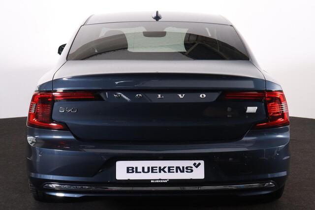 Volvo S90 T8 AWD Core Bright - IntelliSafe Assist & Surround - Harman/Kardon audio - Adaptieve LED koplampen - Parkeercamera achter - Verwarmde voorstoelen, stuur & achterbank - Parkeersensoren voor & achter - Elektr. bedienb. voorstoelen met geheugen - Extra getin