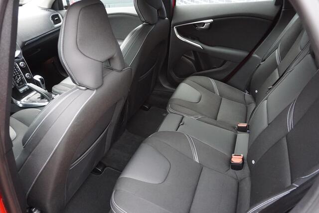 Volvo V40 T2 Nordic+ | Nieuw Binnen | Full Led | Standkachel | Stoelverwarming | Verwarmbare voorruit | Styling Pack |