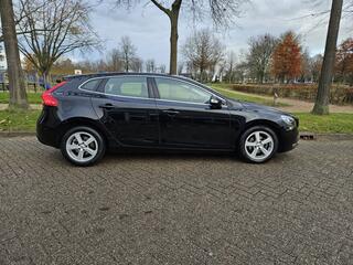 volvo-v40-2.0-d2-momentum