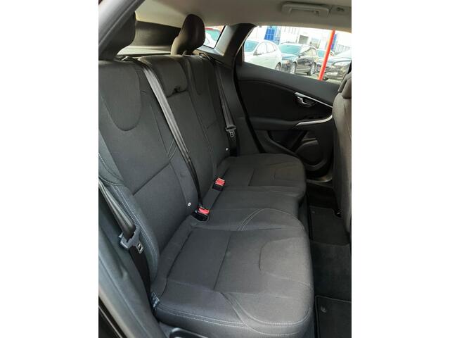 Volvo V40 T3 150PK Momentum Winterpakket/BLUETHOOTH/DEALER ONDERHOUDEN