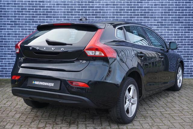 Volvo V40 2.0 T2 Momentum | Nieuw Binnen | Bi-Xenon | Stand Kachel | Stoel verwarming | High Performance audio | Volvo On Call |