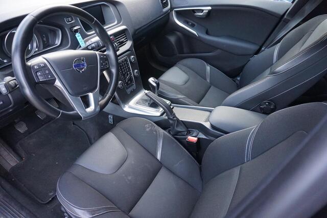 Volvo V40 2.0 T2 Momentum | Nieuw Binnen | Bi-Xenon | Stand Kachel | Stoel verwarming | High Performance audio | Volvo On Call |