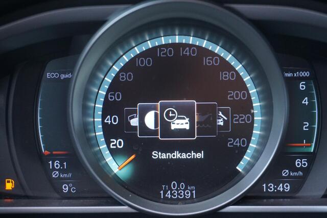 Volvo V40 2.0 T2 Momentum | Nieuw Binnen | Bi-Xenon | Stand Kachel | Stoel verwarming | High Performance audio | Volvo On Call |