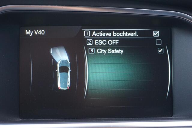Volvo V40 2.0 T2 Momentum | Nieuw Binnen | Bi-Xenon | Stand Kachel | Stoel verwarming | High Performance audio | Volvo On Call |