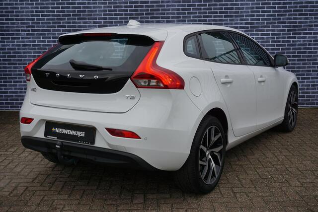 Volvo V40 1.5 T2 Kinetic | Trekhaak | Bi-Xenon | Stoelverwarming | Navigatie | Bluetooth |