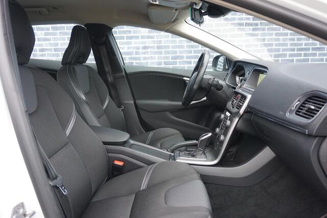 Volvo V40 1.5 T2 Kinetic | Trekhaak | Bi-Xenon | Stoelverwarming | Navigatie | Bluetooth |