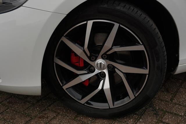 Volvo V40 1.5 T2 Kinetic | Trekhaak | Bi-Xenon | Stoelverwarming | Navigatie | Bluetooth |