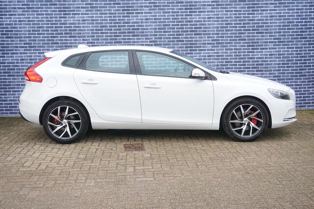 Volvo V40 1.5 T2 Kinetic | Trekhaak | Bi-Xenon | Stoelverwarming | Navigatie | Bluetooth |