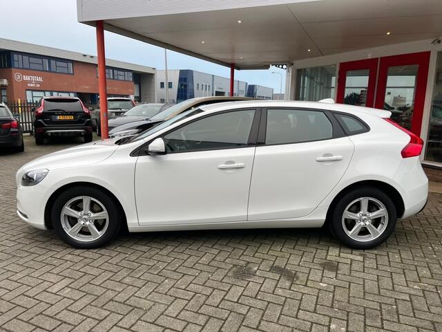 Volvo V40 Volvo V40 2.0 T2 122PK Onderhoudshistorie/PDC/Bluetooth/Navi