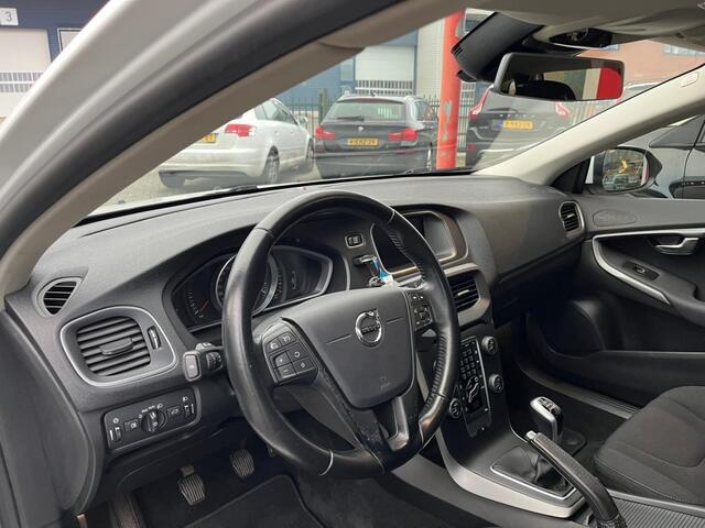 Volvo V40 Volvo V40 2.0 T2 122PK Onderhoudshistorie/PDC/Bluetooth/Navi