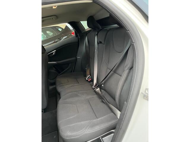 Volvo V40 Volvo V40 2.0 T2 122PK Onderhoudshistorie/PDC/Bluetooth/Navi