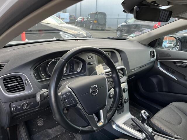 Volvo V40 Cross Country 2.0 T3 Momentum Panorama dak/Led Koplampen