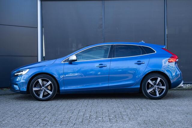 Volvo V40 T3 Automaat Polar+ Sport | Panoramadak| Alarmklasse 3| Premium Audio|Parkeer Camera|Keyless Entry| Verwarmbare Voorstoelen.