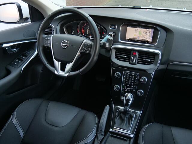 Volvo V40 1.5 T2 Polar+ 123 Pk Automaat Navigatie / Parkeersensoren / Climate control / Stoelverwarming