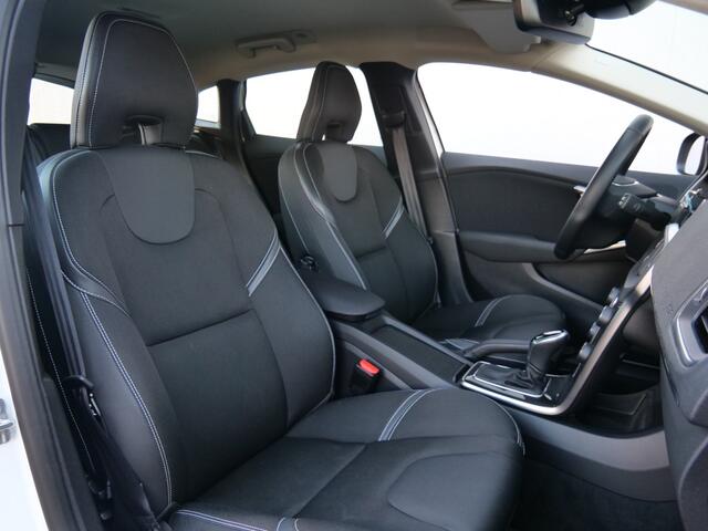 Volvo V40 1.5 T2 Polar+ 123 Pk Automaat Navigatie / Parkeersensoren / Climate control / Stoelverwarming