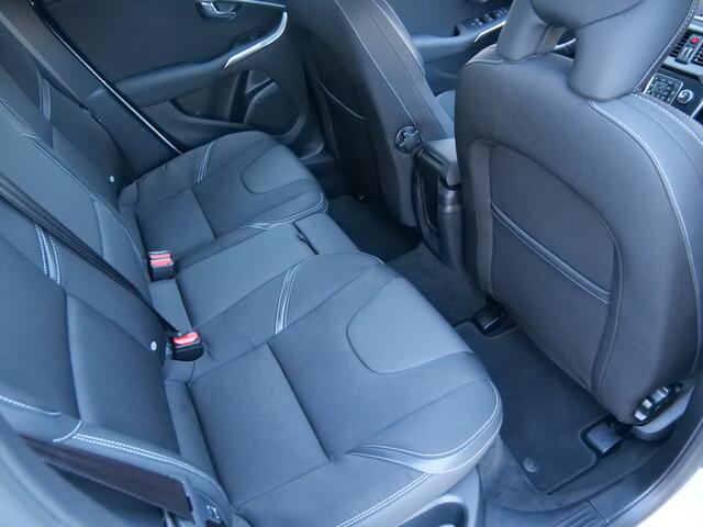 Volvo V40 1.5 T2 Polar+ 123 Pk Automaat Navigatie / Parkeersensoren / Climate control / Stoelverwarming