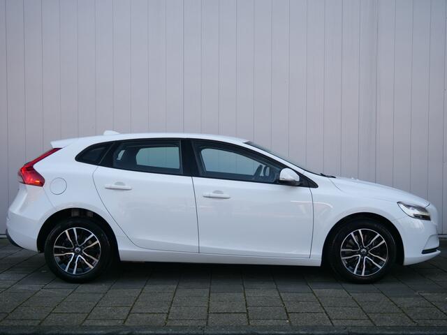 Volvo V40 1.5 T2 Polar+ 123 Pk Automaat Navigatie / Parkeersensoren / Climate control / Stoelverwarming