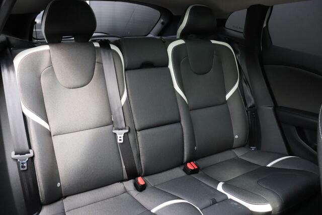 Volvo V40 1.5 T3 Dynamic Edition | PANO | H&K | STOELVERW. | CAMERA | NAVI | CRUISE |