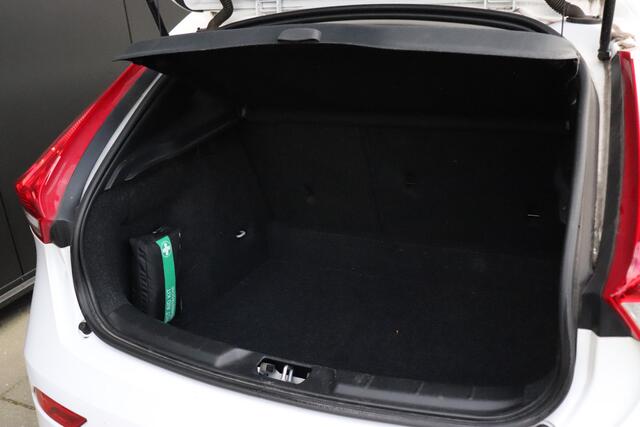 Volvo V40 1.5 T3 Dynamic Edition | PANO | H&K | STOELVERW. | CAMERA | NAVI | CRUISE |