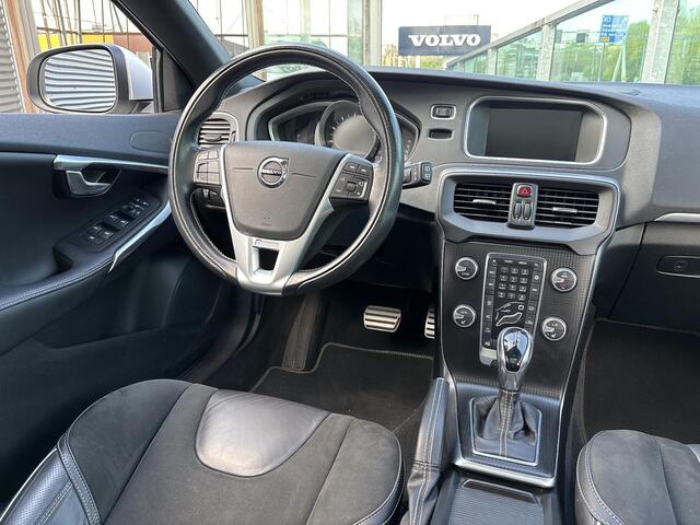 Volvo V40 1.5 T3 Polar+ Sport Automaat, R-design, Panoramadak, Trekhaak, Extra getinte ramen vanaf B-stijl, Harman Kardon audio. Stoelverwarming, Park assist